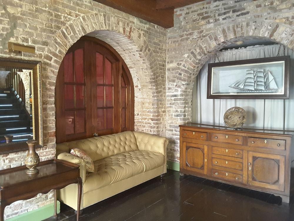 Copper And Lumber Store Hotel English Harbour Bagian luar foto