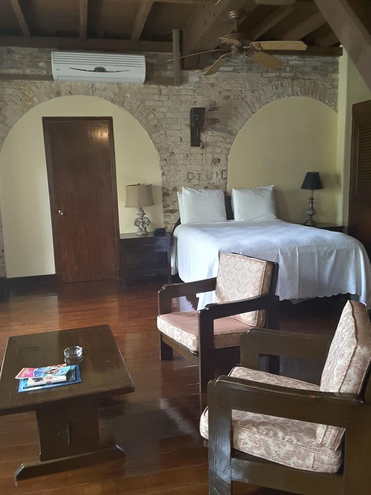Copper And Lumber Store Hotel English Harbour Bagian luar foto